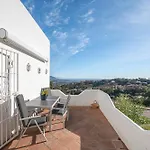 Apartamento Comfy 2br, 2bathroom, Parking, Pool, Sea Views, Elviria Alta
