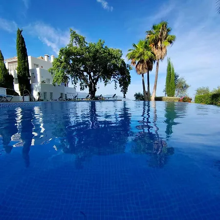 Apartment Comfy 2br, 2bathroom, Parking, Pool, Sea Views, Elviria Alta Ojen