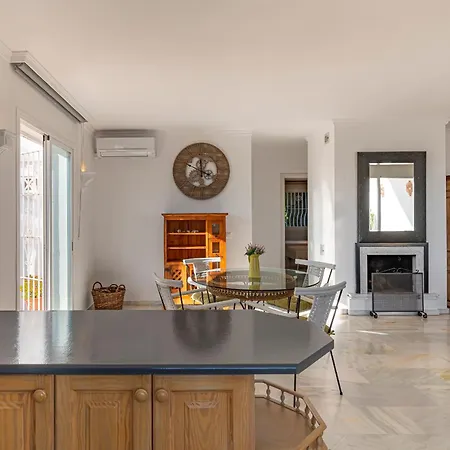 Apartment Comfy 2br, 2bathroom, Parking, Pool, Sea Views, Elviria Alta